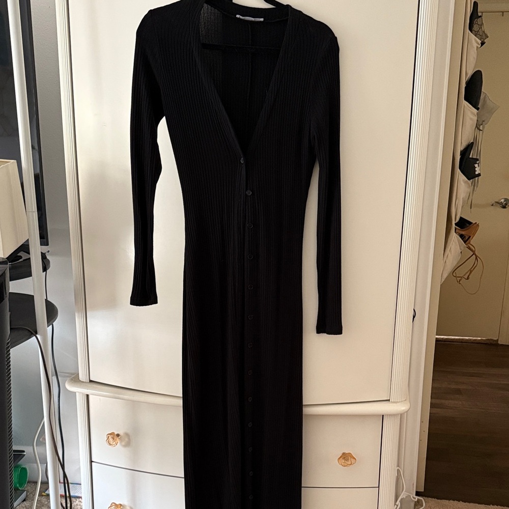 REFORMATION LONG CARDIGAN BUTTON UP SAYS M WOULD SAY FITS XS